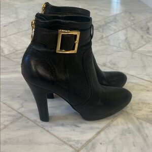 Elegant Tory Burch Black Leather Ankle Boots